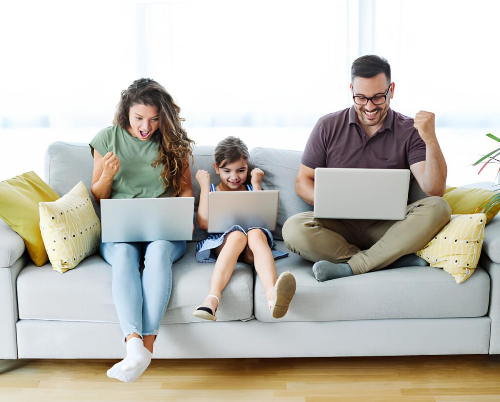 famiglia felice internet 1