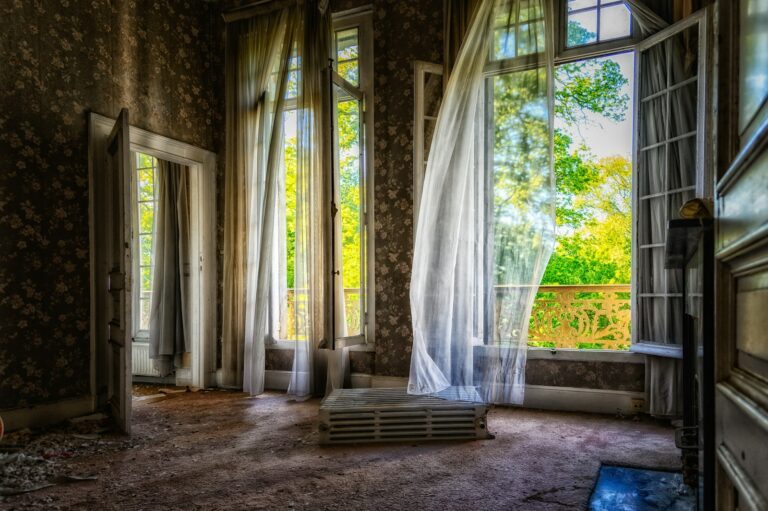 Domotica senza fili in una casa vecchia con muri in pietra