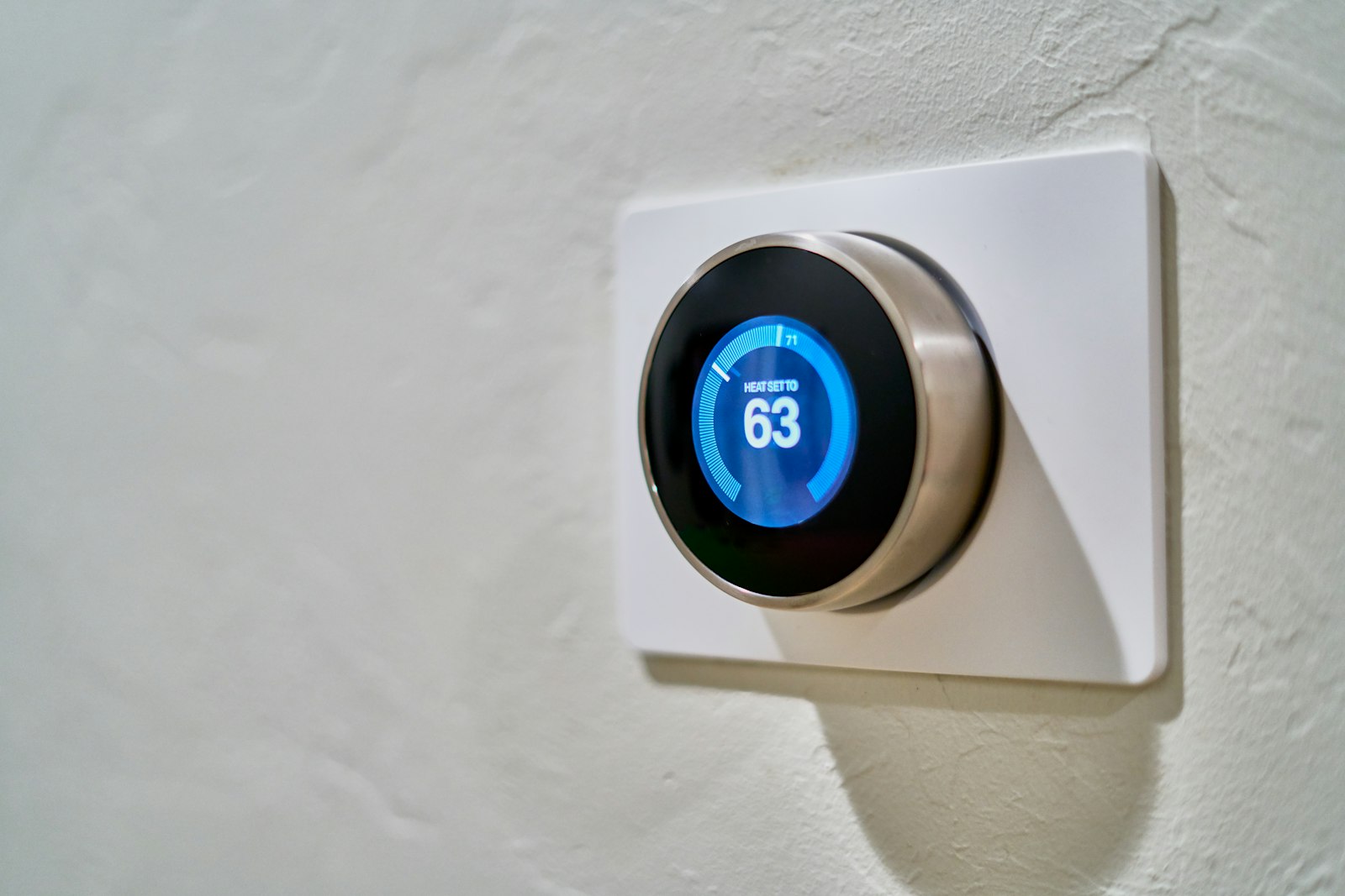 Domotica: cos'è e a cosa serve davvero la casa intelligente 1 Termostato e valvola termostatica smart, esempi di domotica in casa