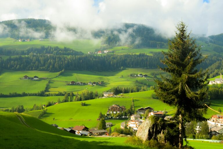 Internet in campagna: casa isolata con antenna sul tetto