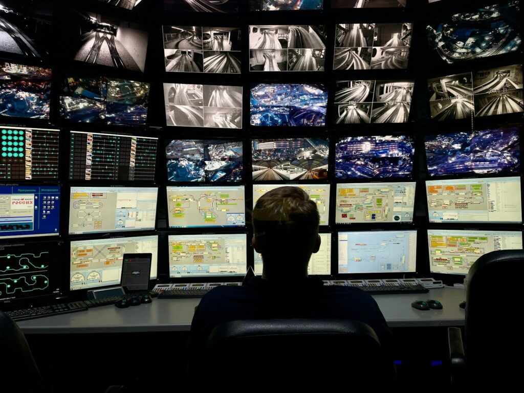 NVR collegato al monitor con le telecamere
